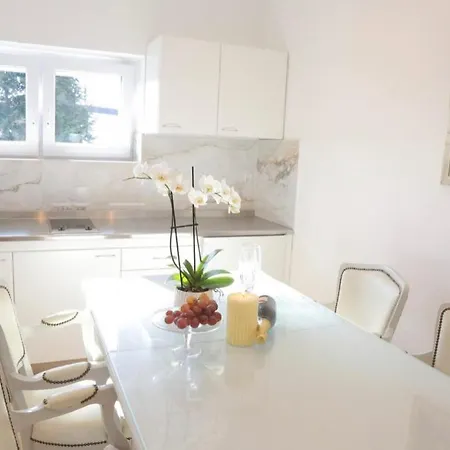 Minka Aparthotel 3*
